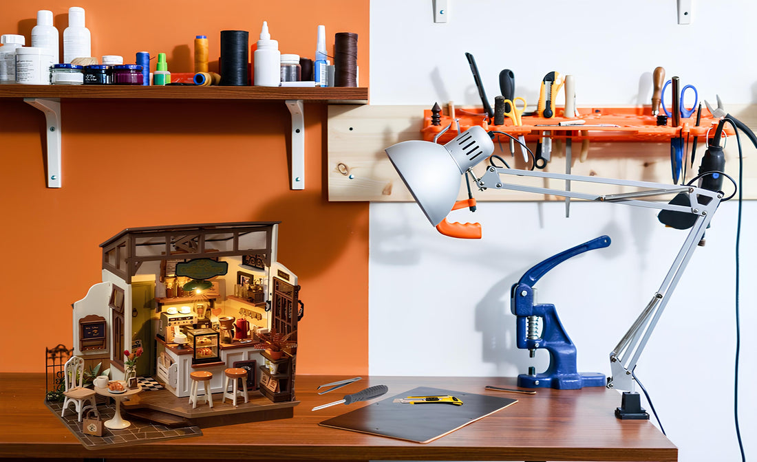 Guide : Les outils indispensables pour réussir votre book nook ou maison miniature
